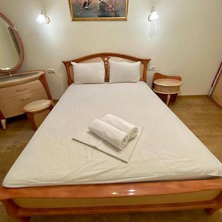 Yaroslav Osmomysl Square Apartments Lviv Kültér fotó