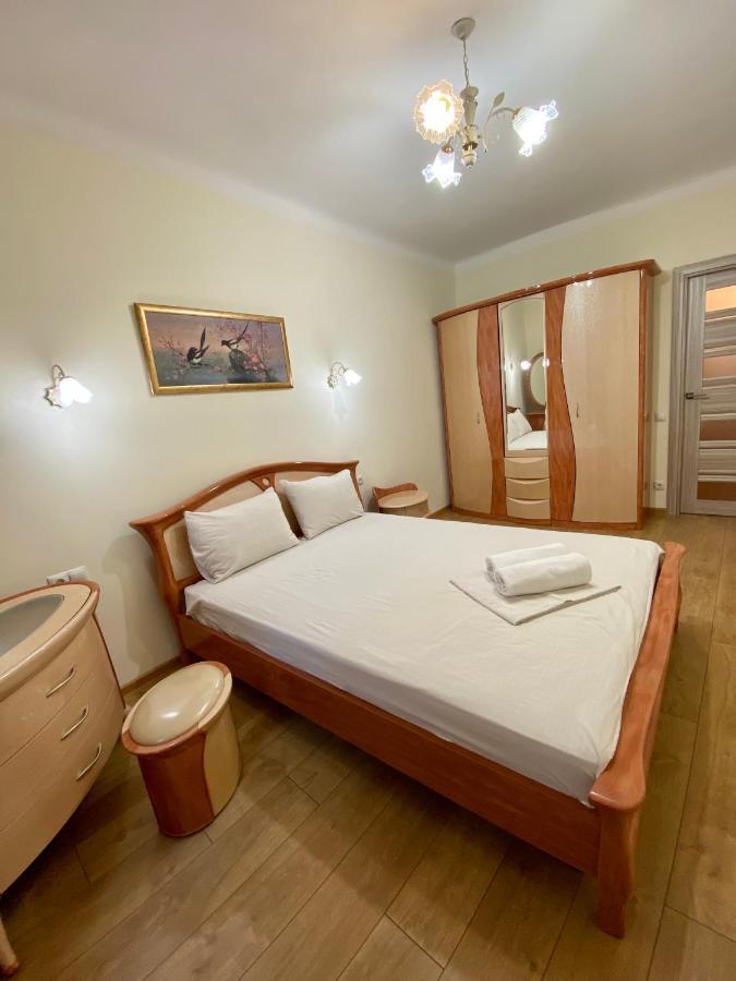 Yaroslav Osmomysl Square Apartments Lviv Kültér fotó