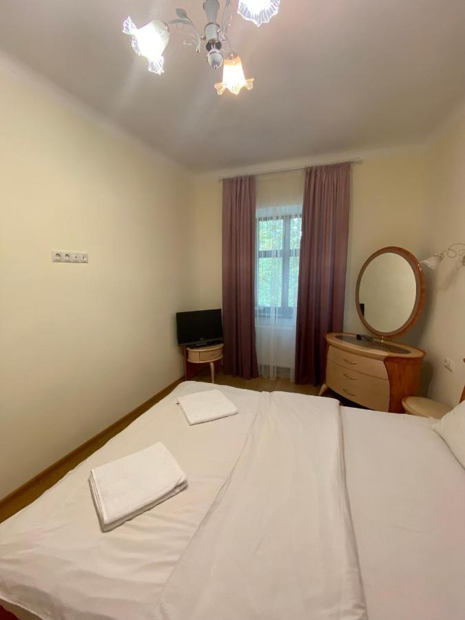 Yaroslav Osmomysl Square Apartments Lviv Kültér fotó