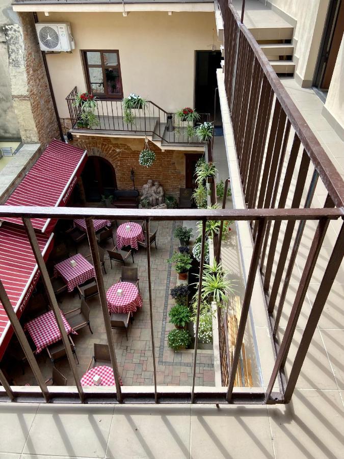 Yaroslav Osmomysl Square Apartments Lviv Kültér fotó